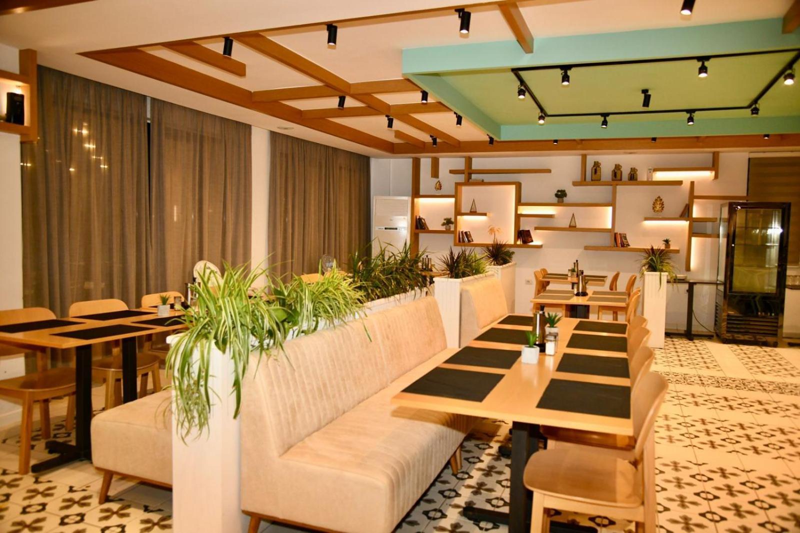 Amber Hotel Albania Spille Exterior foto